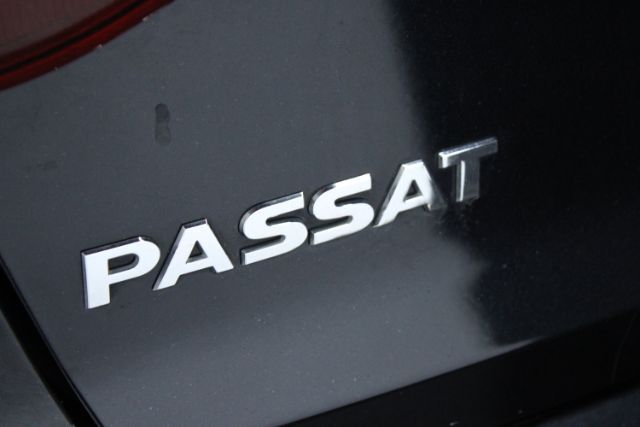 2017 Volkswagen Passat R-Line photo 7
