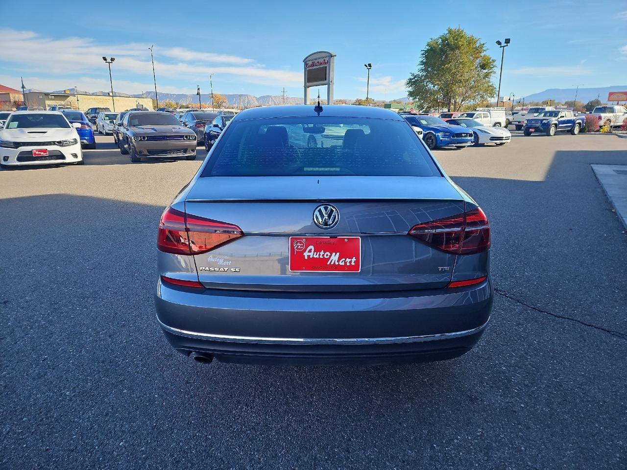 2017 Volkswagen Passat SE photo 4