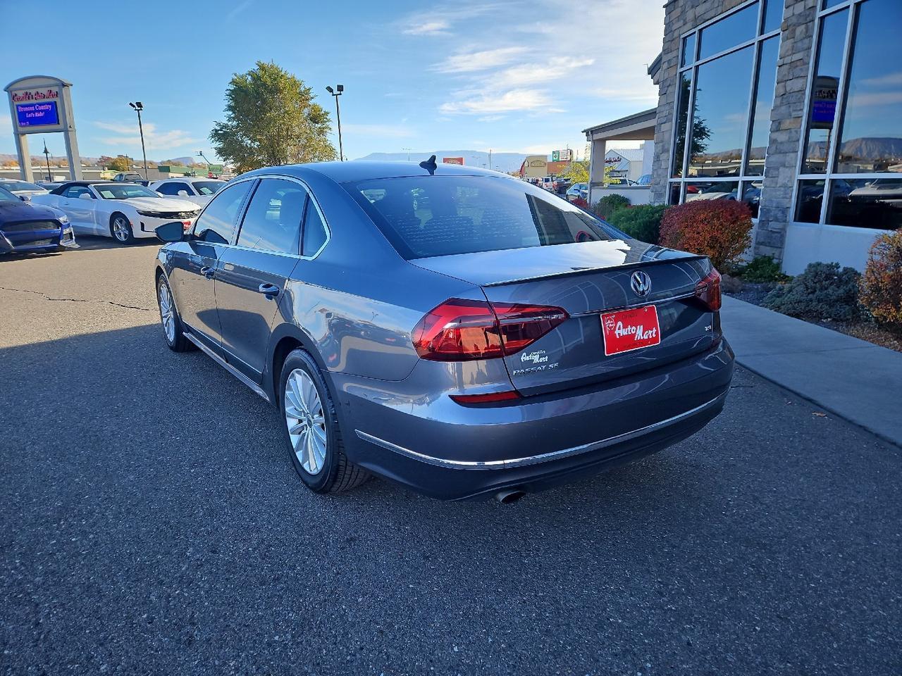 2017 Volkswagen Passat SE photo 3