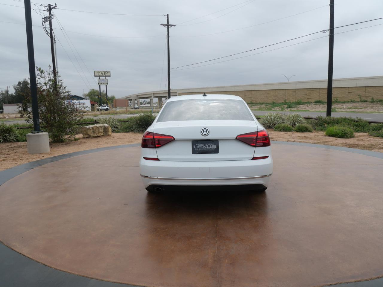 2017 Volkswagen Passat 1.8T SE