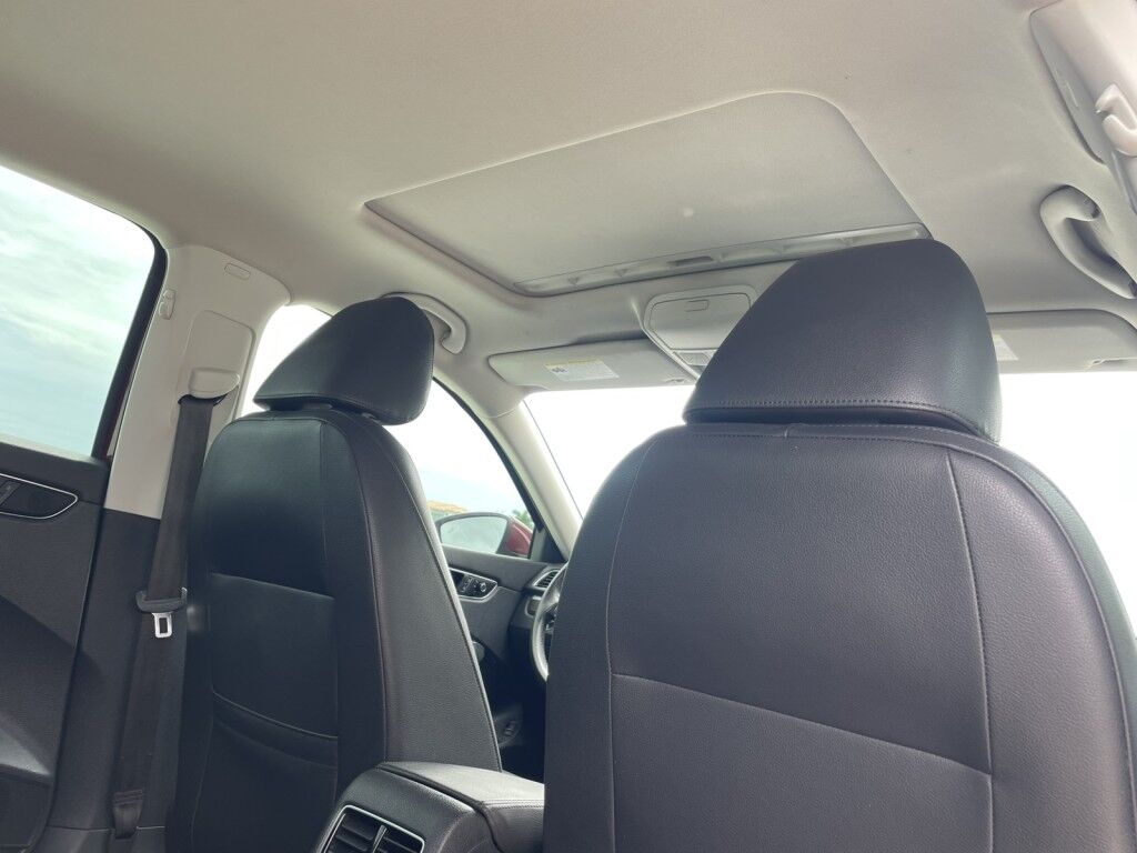 2017 Volkswagen Passat 1.8T SE~LUMBAR SUPPORT~BLIND SPOT WARNING~CRUISE CONTROL~HEATED SEATS~POWER SEATS~REARVIEW CAMERA Sarasota FL