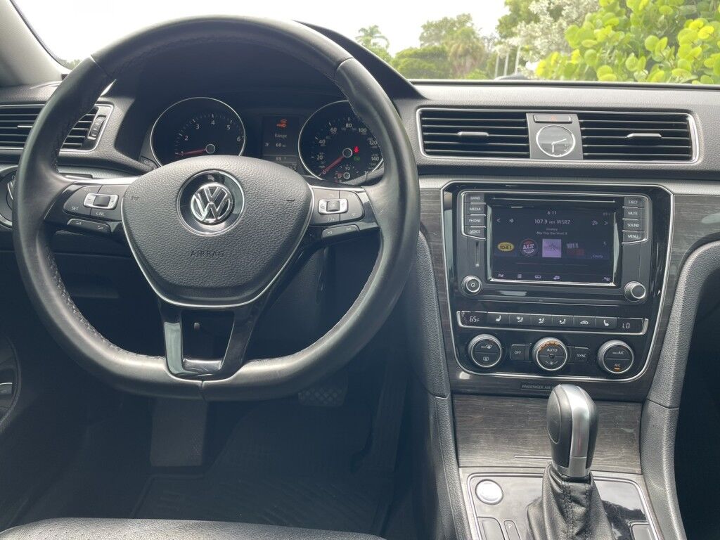 2017 Volkswagen Passat 1.8T SE~LUMBAR SUPPORT~BLIND SPOT WARNING~CRUISE CONTROL~HEATED SEATS~POWER SEATS~REARVIEW CAMERA Sarasota FL