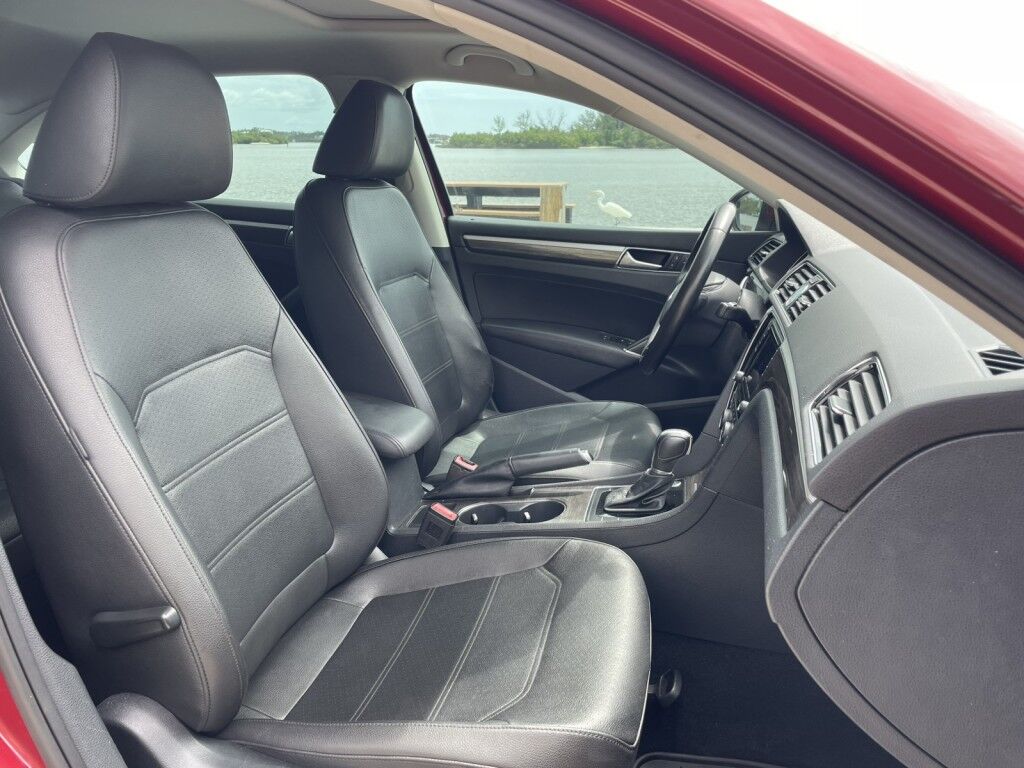 2017 Volkswagen Passat 1.8T SE~LUMBAR SUPPORT~BLIND SPOT WARNING~CRUISE CONTROL~HEATED SEATS~POWER SEATS~REARVIEW CAMERA Sarasota FL