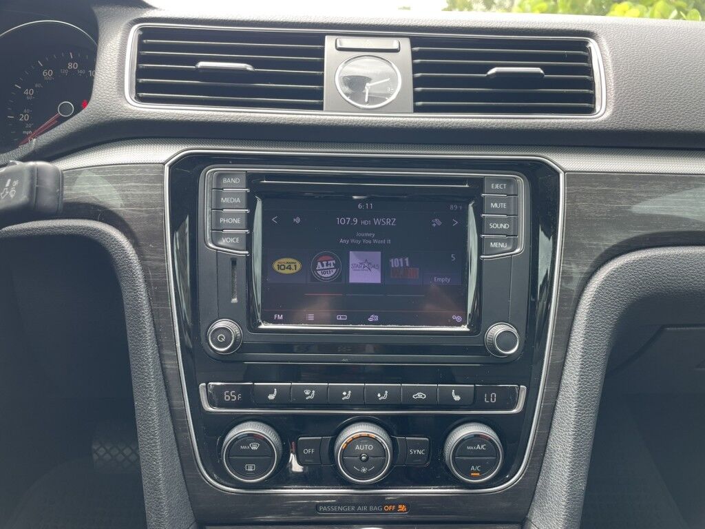 2017 Volkswagen Passat 1.8T SE~LUMBAR SUPPORT~BLIND SPOT WARNING~CRUISE CONTROL~HEATED SEATS~POWER SEATS~REARVIEW CAMERA Sarasota FL