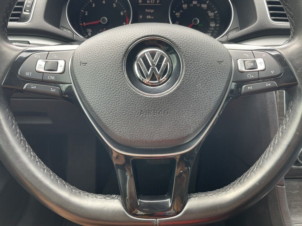 2017 Volkswagen Passat 1.8T SE~LUMBAR SUPPORT~BLIND SPOT WARNING~CRUISE CONTROL~HEATED SEATS~POWER SEATS~REARVIEW CAMERA Sarasota FL