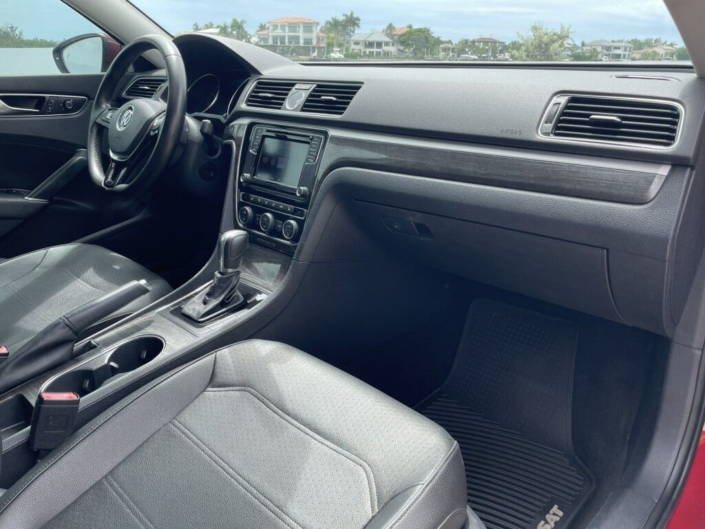 2017 Volkswagen Passat 1.8T SE~LUMBAR SUPPORT~BLIND SPOT WARNING~CRUISE CONTROL~HEATED SEATS~POWER SEATS~REARVIEW CAMERA Sarasota FL