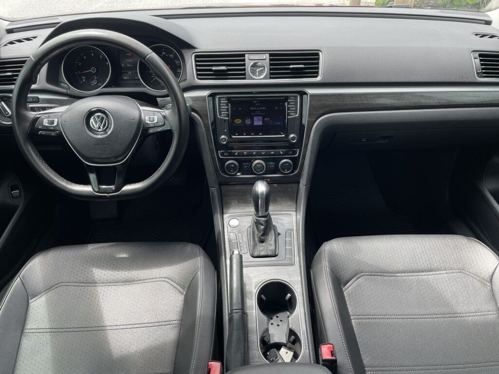 2017 Volkswagen Passat 1.8T SE~LUMBAR SUPPORT~BLIND SPOT WARNING~CRUISE CONTROL~HEATED SEATS~POWER SEATS~REARVIEW CAMERA Sarasota FL