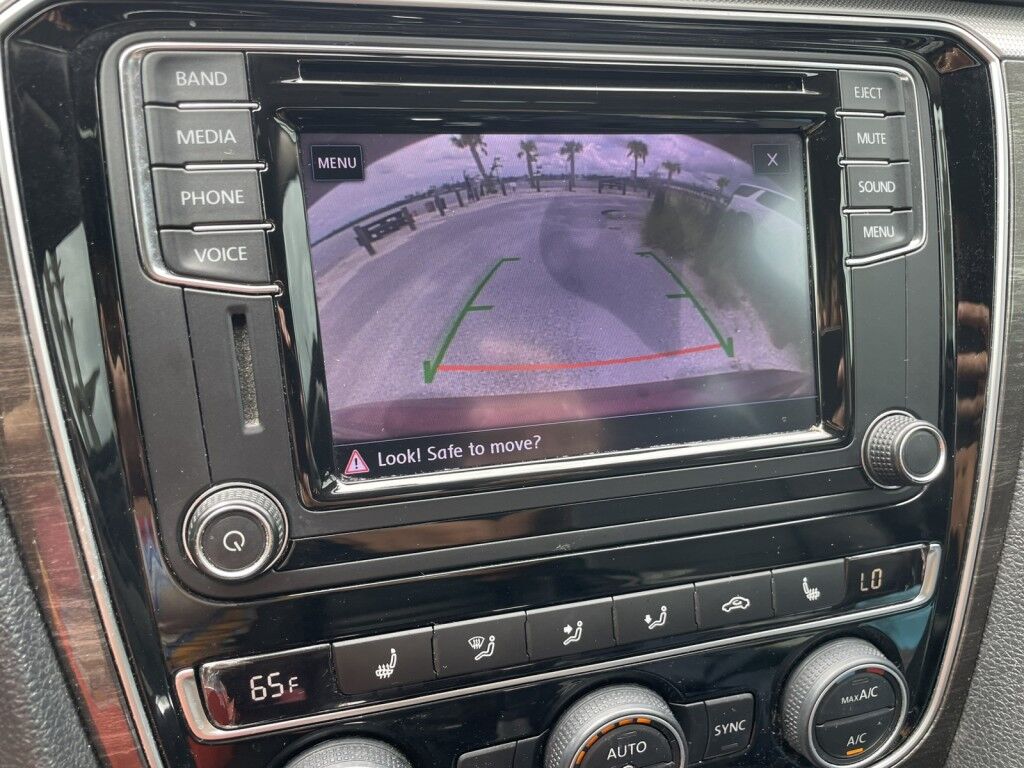 2017 Volkswagen Passat 1.8T SE~LUMBAR SUPPORT~BLIND SPOT WARNING~CRUISE CONTROL~HEATED SEATS~POWER SEATS~REARVIEW CAMERA Sarasota FL