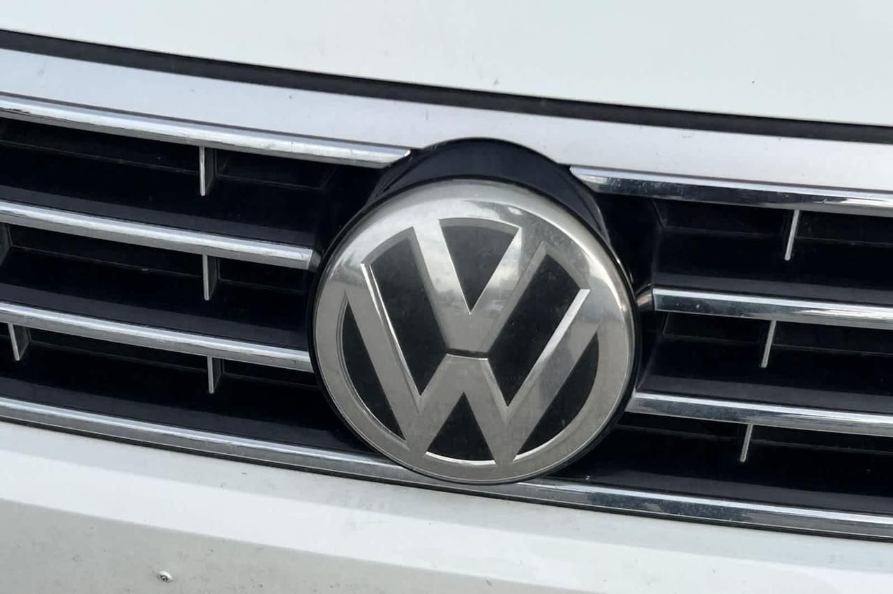 2017 Volkswagen Passat R-Line w/Comfort Pkg Roseville CA