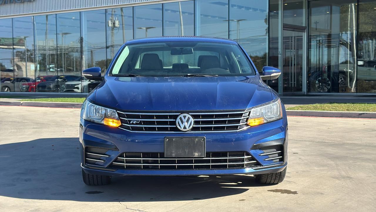2017 Volkswagen Passat R-Line w/Comfort Pkg