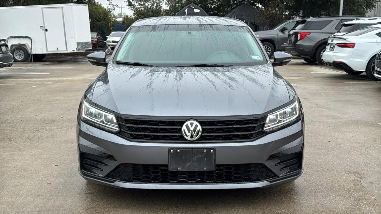 2017 Volkswagen Passat R-Line w/Comfort Pkg