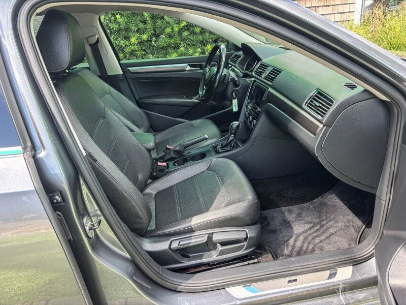 2017 Volkswagen Passat R-Line w/Comfort Pkg Wilmington NC