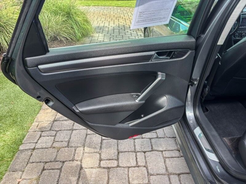 2017 Volkswagen Passat R-Line w/Comfort Pkg Wilmington NC