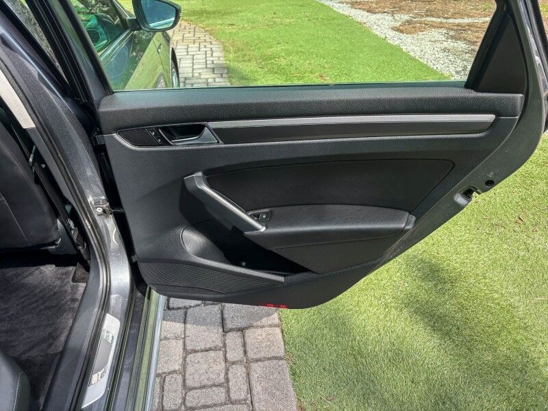2017 Volkswagen Passat R-Line w/Comfort Pkg Wilmington NC