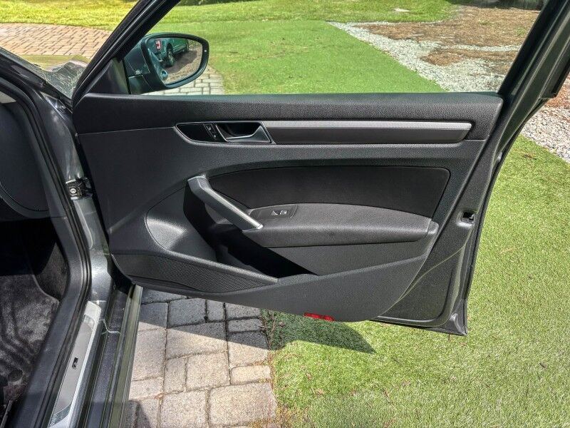 2017 Volkswagen Passat R-Line w/Comfort Pkg Wilmington NC