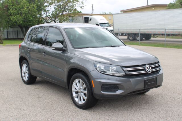 2017 Volkswagen Tiguan 2.0T S | 2.0T