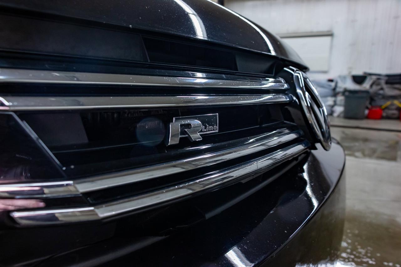 2017 Volkswagen Tiguan 4Motion Highline R-Line Leather Roof Nav Red Deer AB