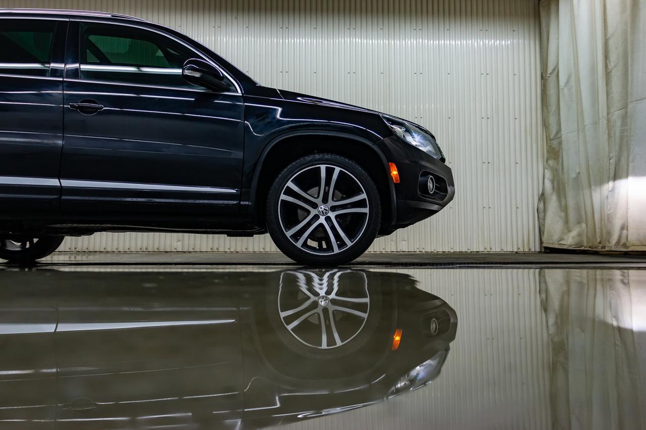 2017 Volkswagen Tiguan 4Motion Highline R-Line Leather Roof Nav Red Deer AB