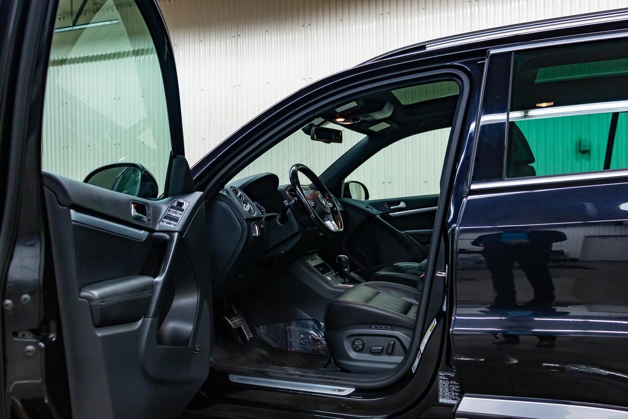 2017 Volkswagen Tiguan 4Motion Highline R-Line Leather Roof Nav Red Deer AB