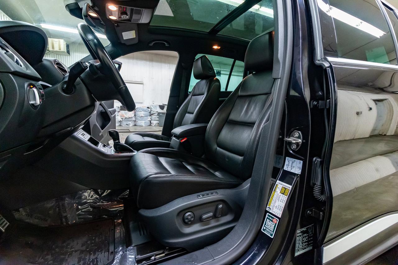 2017 Volkswagen Tiguan 4Motion Highline R-Line Leather Roof Nav Red Deer AB