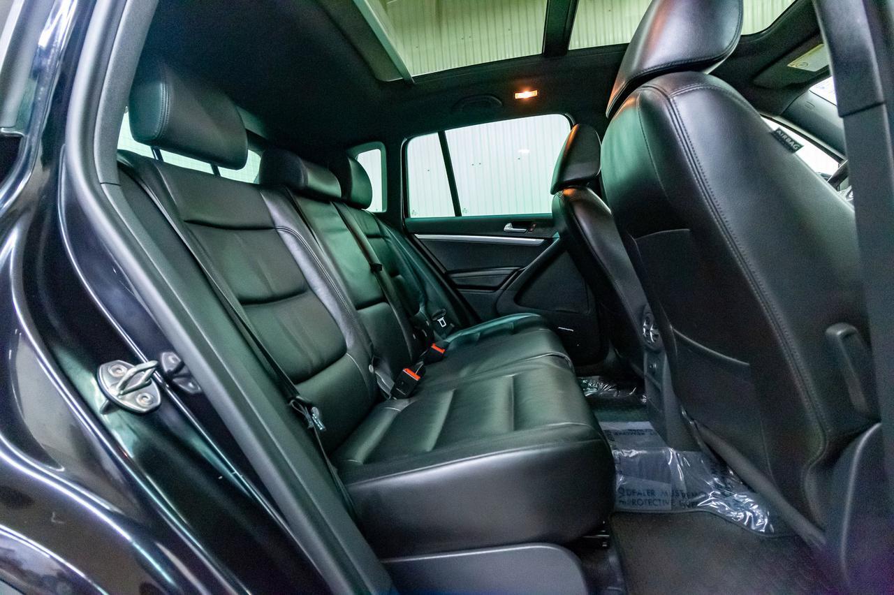 2017 Volkswagen Tiguan 4Motion Highline R-Line Leather Roof Nav Red Deer AB