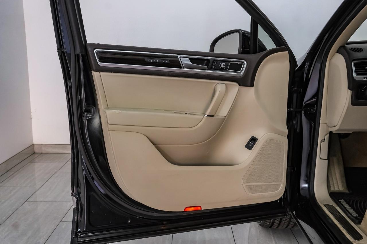 2017 Volkswagen Touareg V6 EXECUTIVE 4MOTION NAVIGATION PANORAMA LEATHER SEATS REAR CAME Carrollton TX