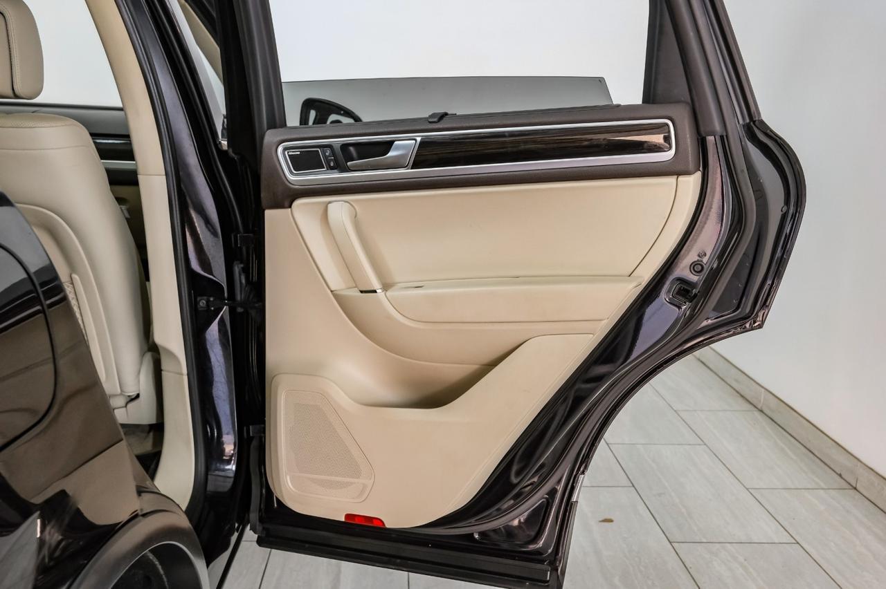 2017 Volkswagen Touareg V6 EXECUTIVE 4MOTION NAVIGATION PANORAMA LEATHER SEATS REAR CAME Carrollton TX