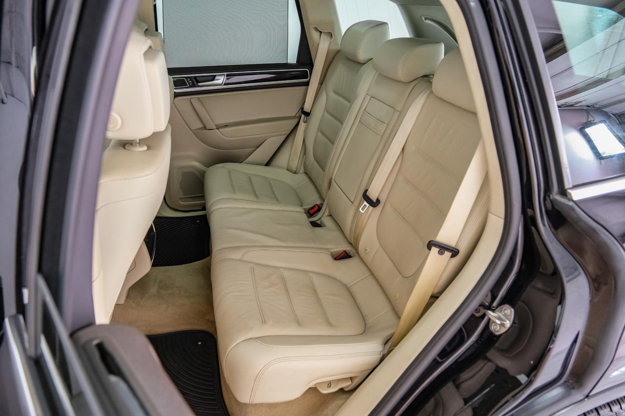 2017 Volkswagen Touareg V6 EXECUTIVE 4MOTION NAVIGATION PANORAMA LEATHER SEATS REAR CAME Carrollton TX