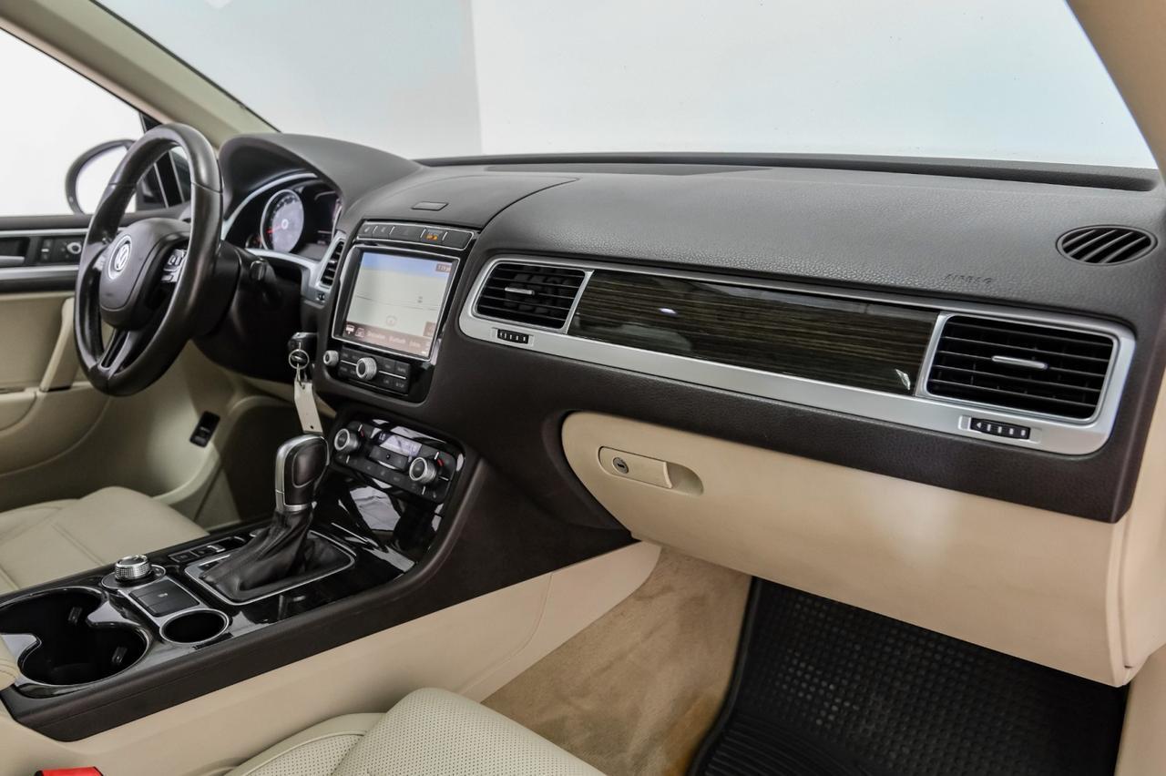 2017 Volkswagen Touareg V6 EXECUTIVE 4MOTION NAVIGATION PANORAMA LEATHER SEATS REAR CAME Carrollton TX