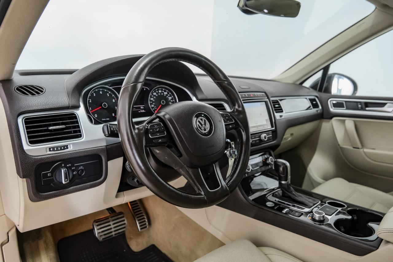 2017 Volkswagen Touareg V6 EXECUTIVE 4MOTION NAVIGATION PANORAMA LEATHER SEATS REAR CAME Carrollton TX