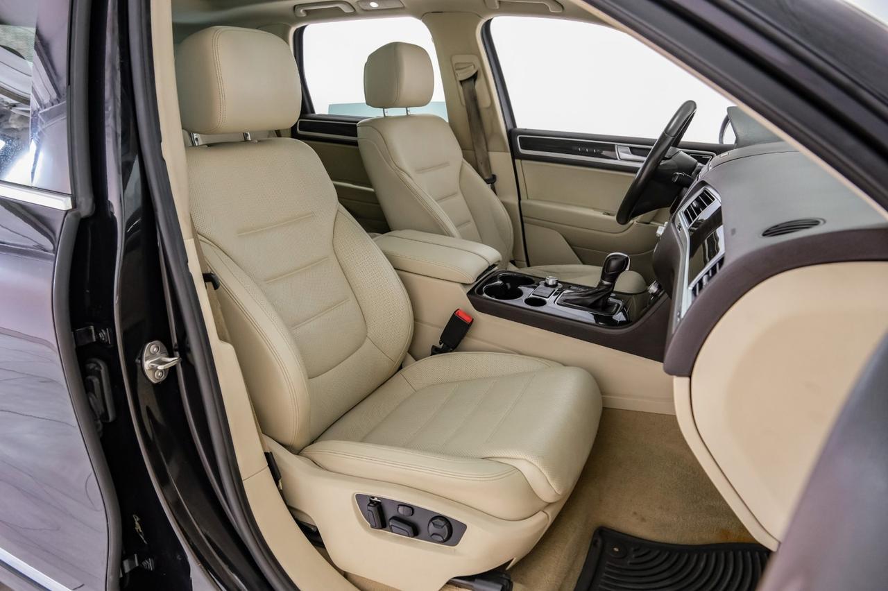 2017 Volkswagen Touareg V6 EXECUTIVE 4MOTION NAVIGATION PANORAMA LEATHER SEATS REAR CAME Carrollton TX
