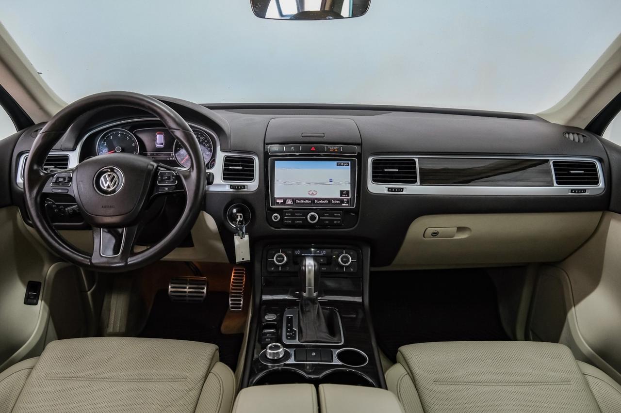 2017 Volkswagen Touareg V6 EXECUTIVE 4MOTION NAVIGATION PANORAMA LEATHER SEATS REAR CAME Carrollton TX