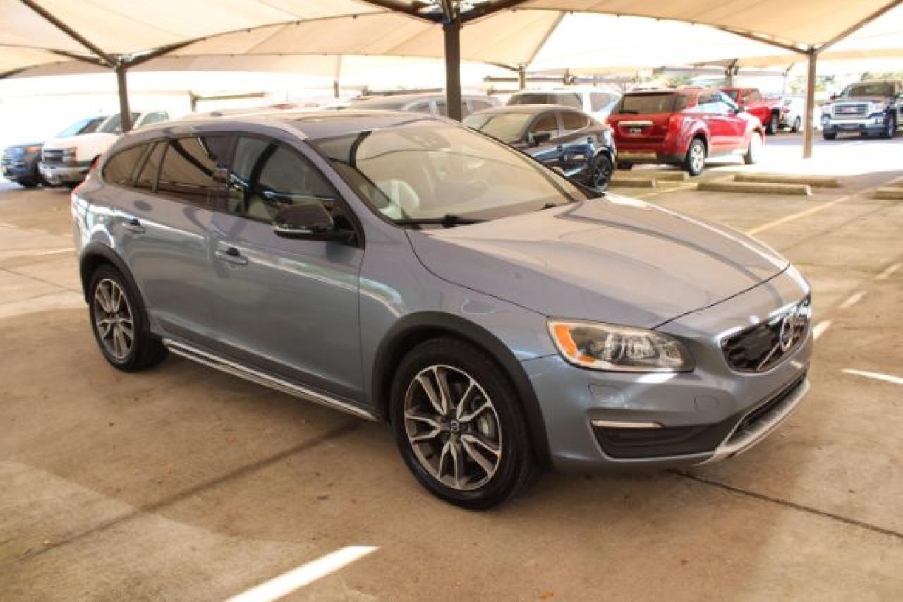 2017 Volvo V60 Cross Country Platinum