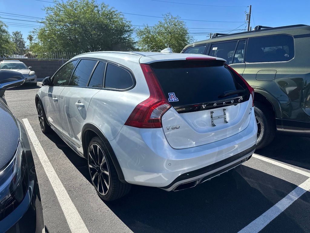 2017 Volvo V60 Cross Country T5
