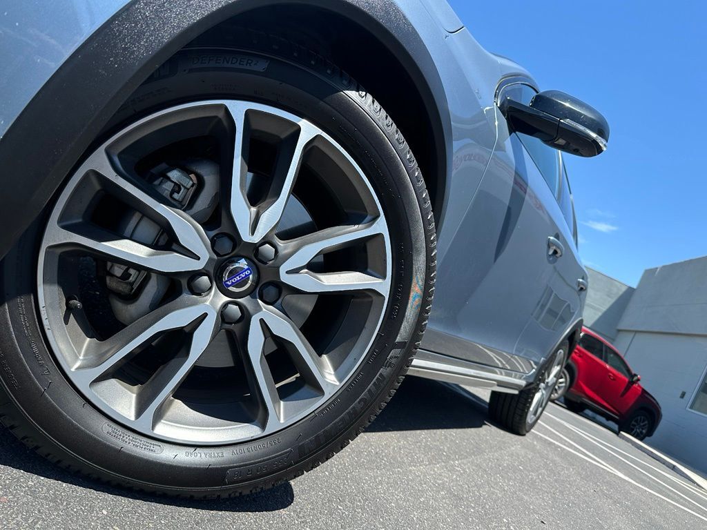 2017 Volvo V60 Cross Country T5
