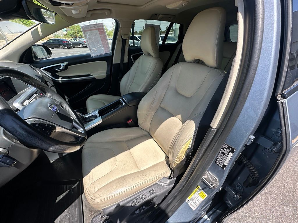 2017 Volvo V60 Cross Country T5