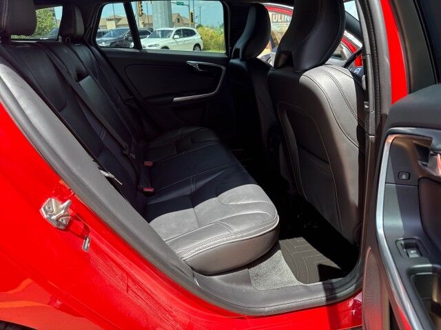 2017 Volvo V60 R-Design Platinum Springfield IL 2017 Volvo V60 R-Design Platinum Springfield IL