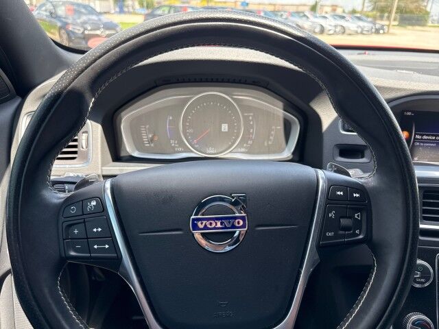 2017 Volvo V60 R-Design Platinum Springfield IL 2017 Volvo V60 R-Design Platinum Springfield IL