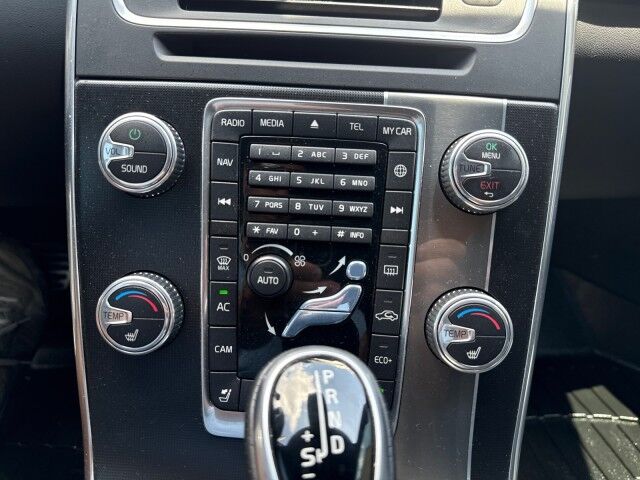 2017 Volvo V60 R-Design Platinum Springfield IL 2017 Volvo V60 R-Design Platinum Springfield IL