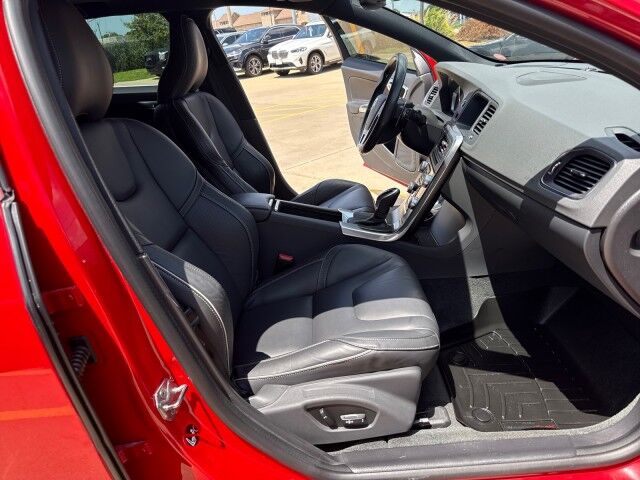 2017 Volvo V60 R-Design Platinum Springfield IL 2017 Volvo V60 R-Design Platinum Springfield IL