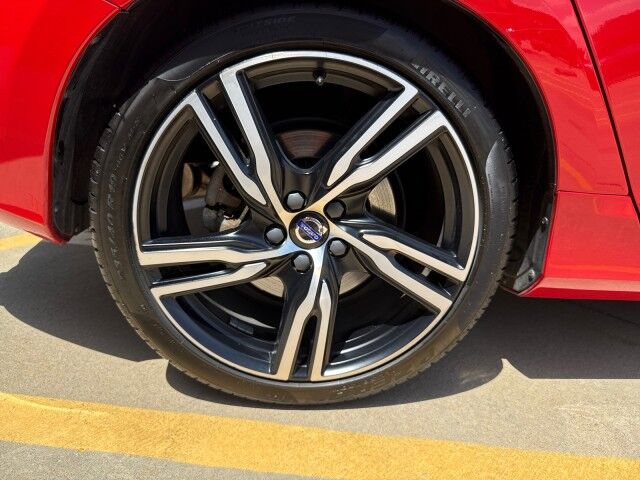 2017 Volvo V60 R-Design Platinum Springfield IL 2017 Volvo V60 R-Design Platinum Springfield IL