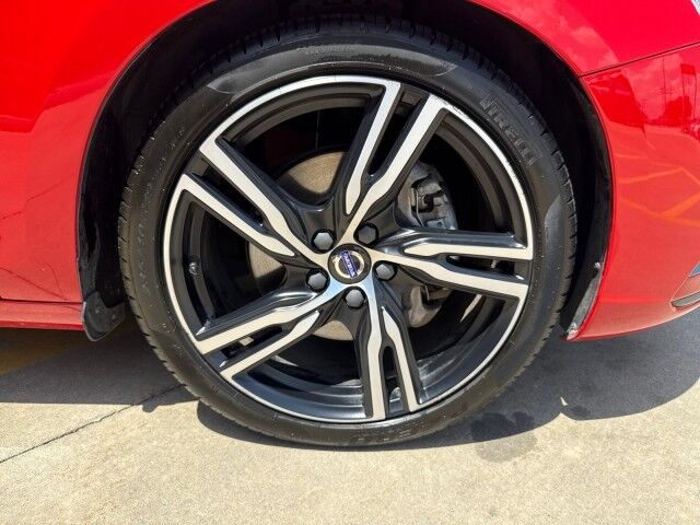 2017 Volvo V60 R-Design Platinum Springfield IL 2017 Volvo V60 R-Design Platinum Springfield IL