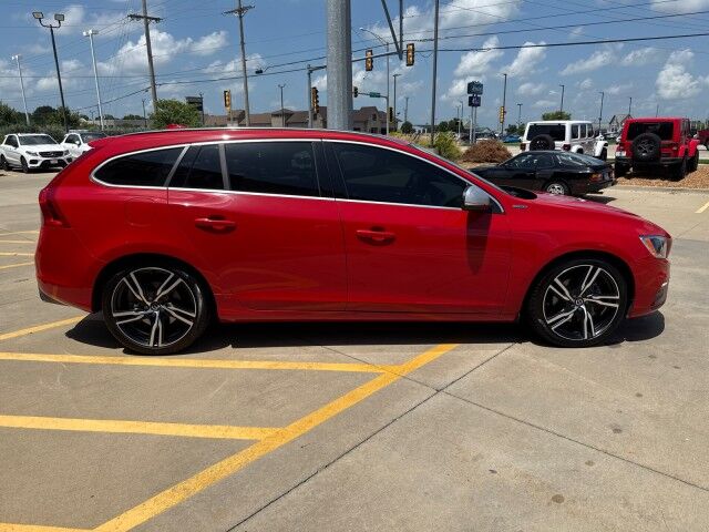 2017 Volvo V60 R-Design Platinum Springfield IL 2017 Volvo V60 R-Design Platinum Springfield IL