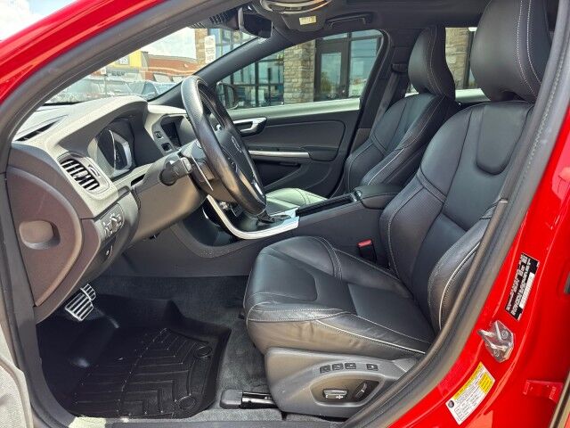 2017 Volvo V60 R-Design Platinum Springfield IL 2017 Volvo V60 R-Design Platinum Springfield IL