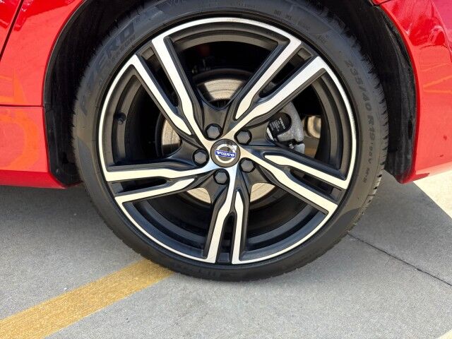 2017 Volvo V60 R-Design Platinum Springfield IL 2017 Volvo V60 R-Design Platinum Springfield IL