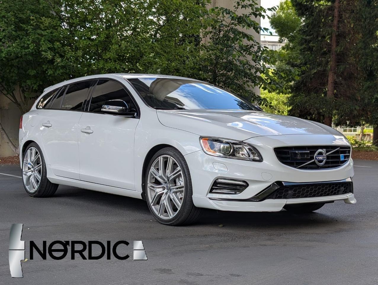 2025 Volvo XC60 B5 Hybrid Plus photo 8