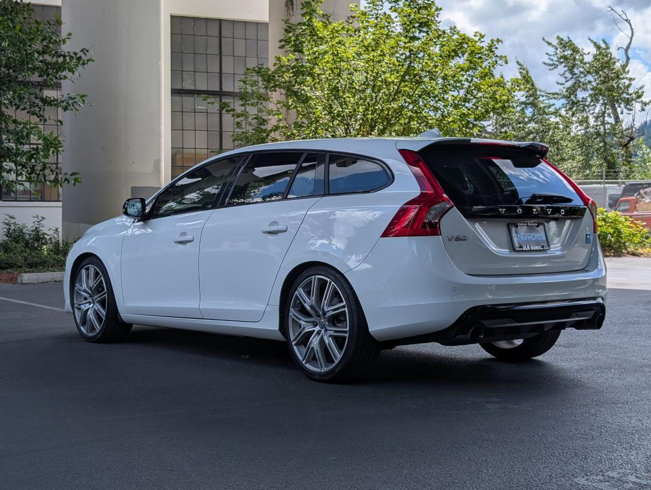 2017 Volvo V60 T6 AWD Polestar Engineered w/Harman Kardon, Öhlins Suspension, Brembo Brakes & Carbon Fiber Trim Portland OR