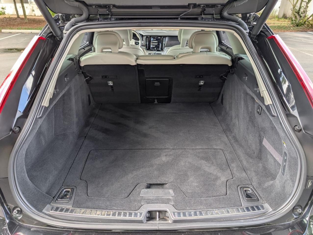 2017 Volvo V90 Cross Country T6 AWD LUX w/High Performance Audio, 360 Cam, Pilot Assist, 4 Heated Seats, Cooled & Massage Front S Portland OR