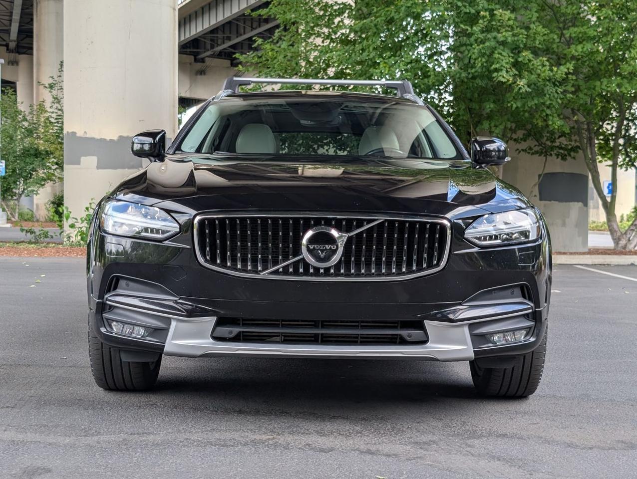 2017 Volvo V90 Cross Country T6 AWD LUX w/High Performance Audio, 360 Cam, Pilot Assist, 4 Heated Seats, Cooled & Massage Front S Portland OR