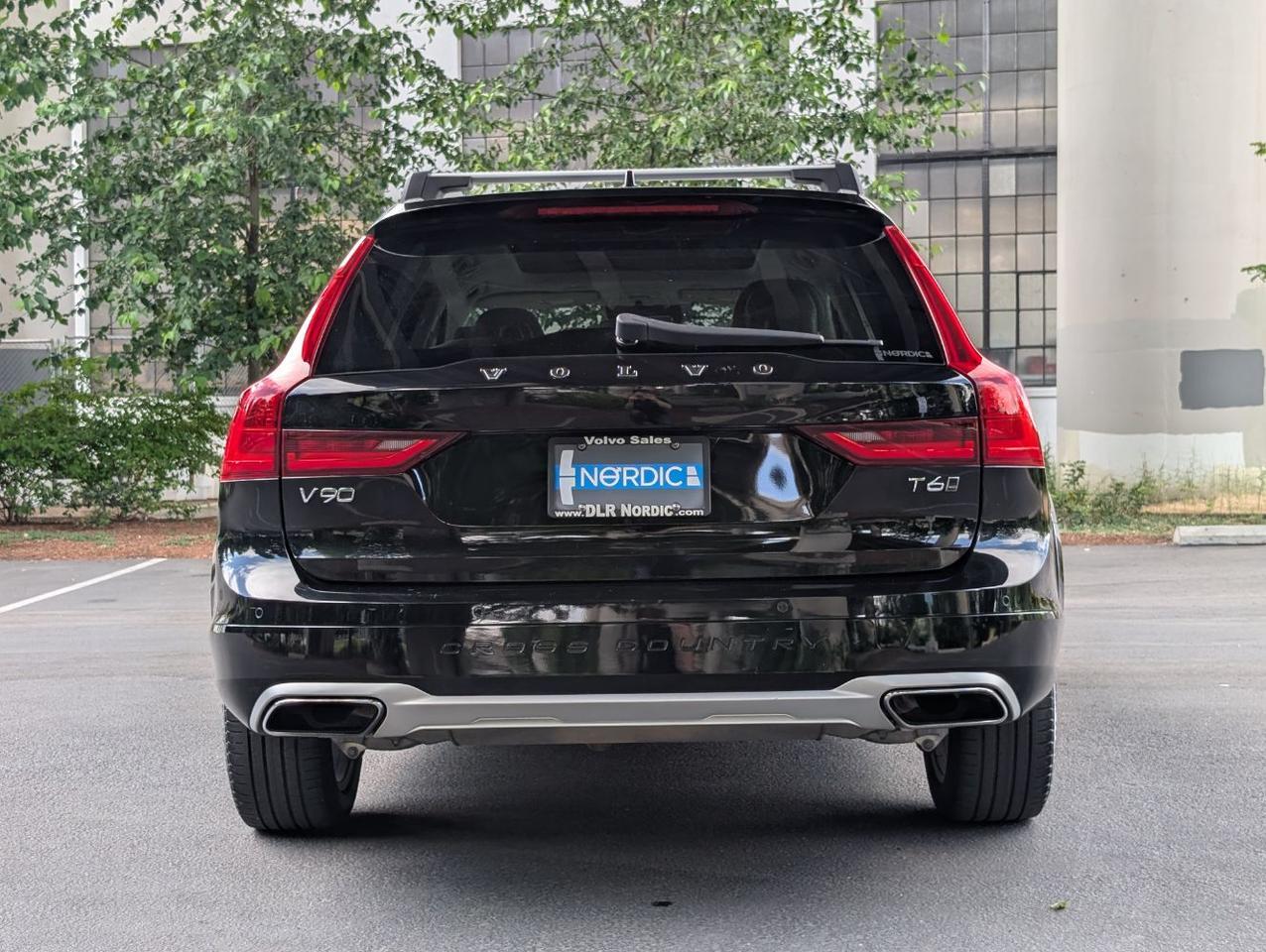 2017 Volvo V90 Cross Country T6 AWD LUX w/High Performance Audio, 360 Cam, Pilot Assist, 4 Heated Seats, Cooled & Massage Front S Portland OR
